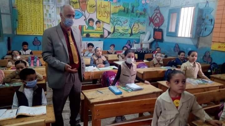 مدير تعليم بركة السبع يظهر " العين الحمراء " للمقصرين فى المدارس 27 - جريدة المساء