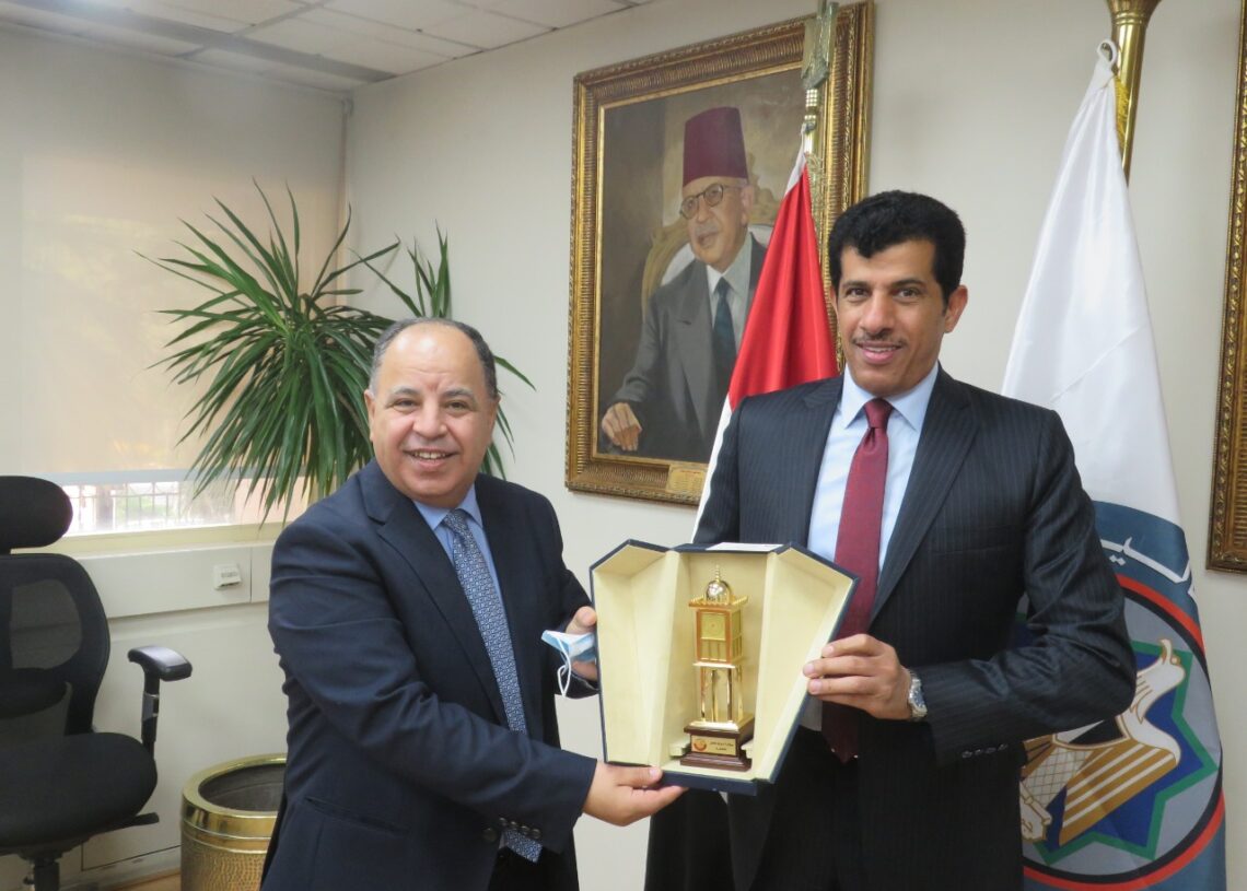 وزير المالية للسفير القطرى بالقاهرة: نجحنا فى تهيئة بيئة محفزة للاستثمار المحلى والأجنبى 27 - جريدة المساء