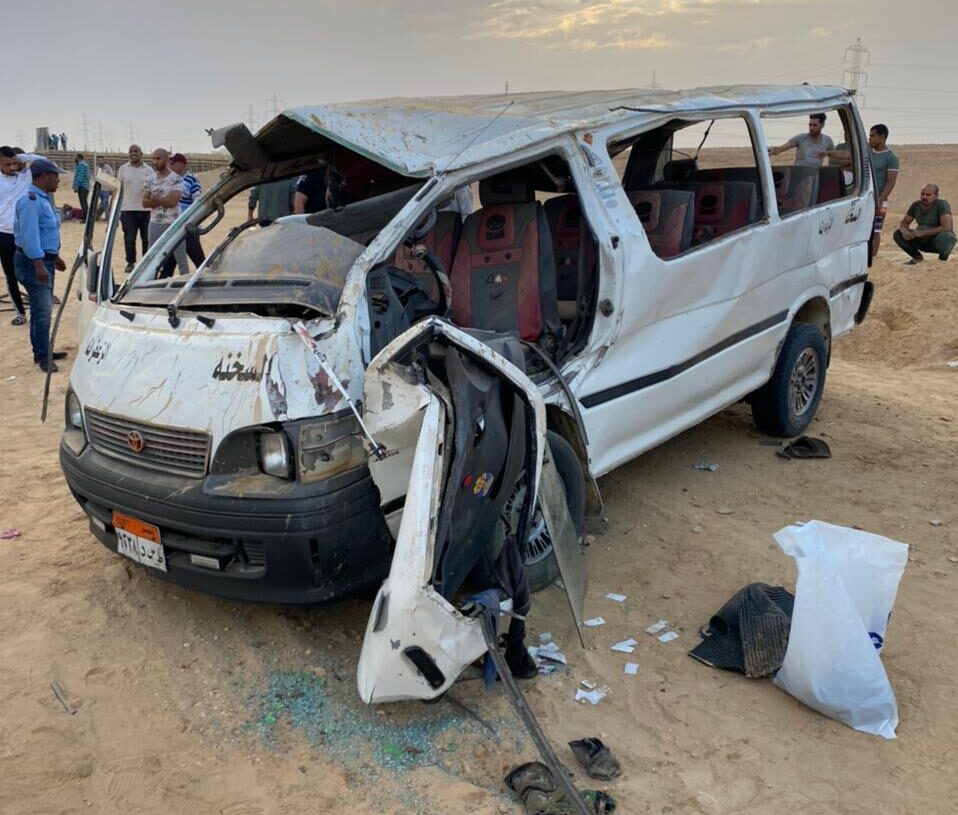 مصرع وإصابة ٩ اشخاص في انقلاب ميكروباص بطريق العين السخنة 17 - جريدة المساء