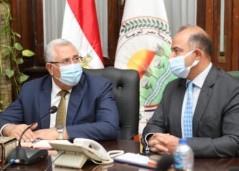 وزير الزراعة يبحث مع رئيس البورصة سبل تطوير اليات تداول عدد من السلع الاستراتيجية من خلال البورصة السلعية 19 - جريدة المساء