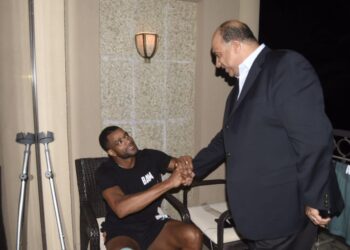 "مصيلحى" يطمئن على اللاعب الأمريكى "جوش بوستيك" 17 - جريدة المساء