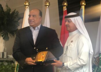 رئيس الاتحاد العربى يكرم "محمد مصيلحي" في حفل إستقبال البعثات المشاركة في بطولة الأندية العربية لكرة السلة "33" 29 - جريدة المساء