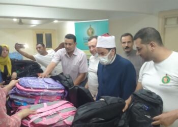 ٢١٦٠ شنطة مدرسية للطلاب الأيتام بأزهر الشرقية 35 - جريدة المساء