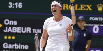 التونسية أنس جابر "سعيدة" بفوزها الأول على سفيتولينا فى بطولة التنس 1 - جريدة المساء