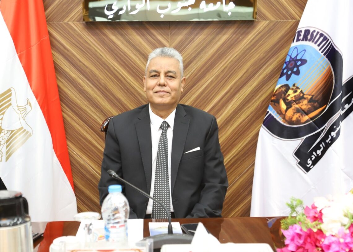 ٤ أساتذة بجامعة جنوب الوادى ضمن أكثر العلماء تأثيرًا على مستوى العالم 17 - جريدة المساء