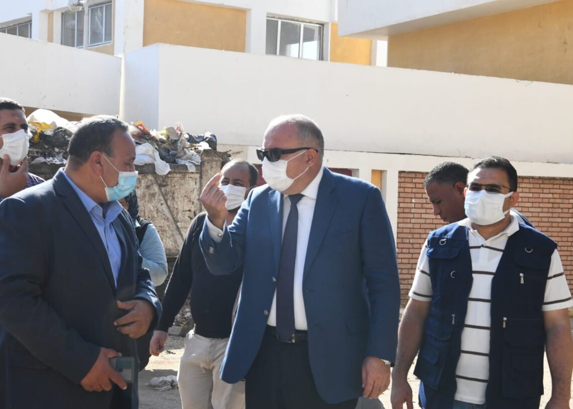 محافظ قنا يوجه بسرعة إزالة القمامة من شوارع "دشنا" .. صور 15 - جريدة المساء