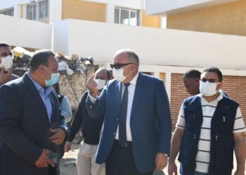 محافظ قنا يوجه بسرعة إزالة القمامة من شوارع "دشنا" .. صور 22 - جريدة المساء