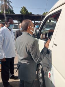 سكرتير عام مساعد محافظة قنا يتفقد مجمع المواقف 45 - جريدة المساء