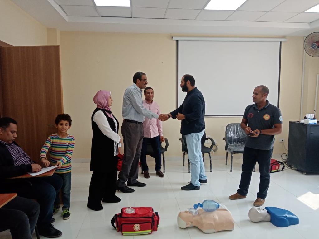 دورة تدريبية الإسعافات الأولية بكلية الذكاء الاصطناعي بالغردقة 19 - جريدة المساء
