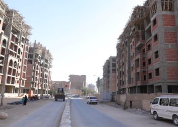 محافظ سوهاج يتابع الموقف التنفيذي لإنشاء 20 عمارة سكنية ضمن مشروع التطوير العمراني 17 - جريدة المساء