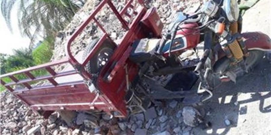 مصرع شاب فى تصادم ملاكى بتروسيكل فى سوهاج 27 - جريدة المساء