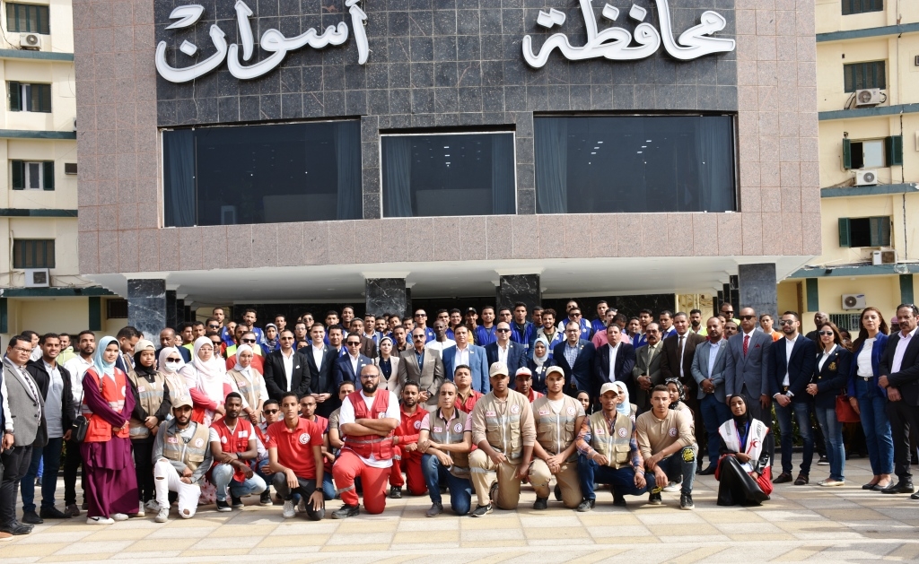 محافظ أسوان يقرر تشكيل لجنة للإشراف على جهود المجتمع المدنى في إعادة إعمار المنازل المتضررة من السيول 17 - جريدة المساء