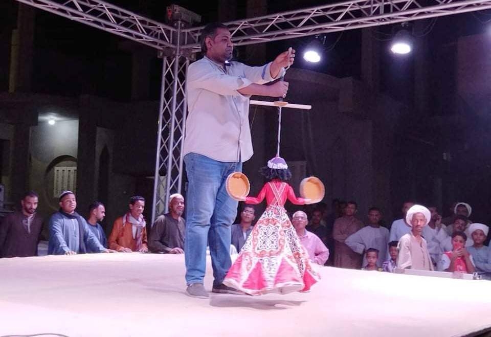 المسرح المتنقل يواصل عروضه الثقافية في قري حياة كريمة بأسوان 15 - جريدة المساء