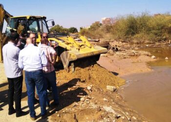 نائب محافظ اسوان يشرف على إصلاح خط مياه جبل شيشة 19 - جريدة المساء