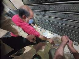 غلق 4 مقاهي و15 محلا تجاريا وتحرير460 غرامة لعدم ارتداء الكمامة بسوهاج 23 - جريدة المساء