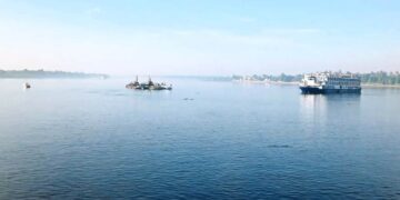 شحوط باخرة سياحية بأسوان وعليها 70 سائحاً 2 - جريدة المساء شحوط باخرة سياحية بأسوان وعليها 70 سائحاً 1 - جريدة المساء