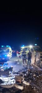 بالصور .. مصرع 6 أشخاص واصابة 13 اخرين في حادث تصادم بطريق أبوسمبل 31 - جريدة المساء