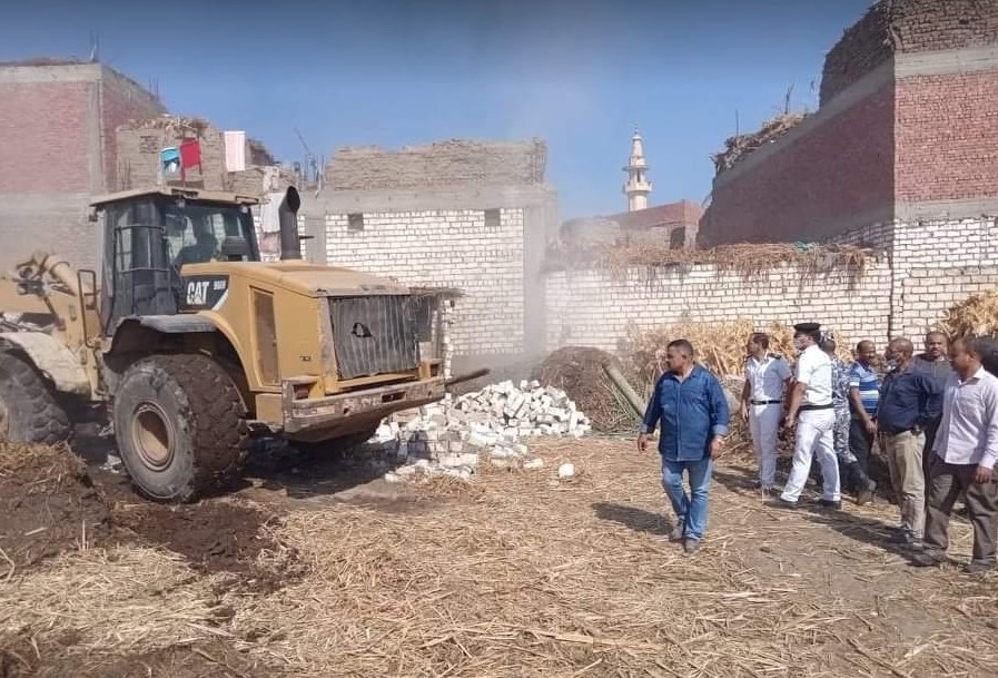 إزالة 14 حالة تعدي على أراضي أملاك الدولة بمركز ديرمواس بالمنيا 18 - جريدة المساء