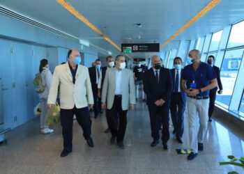 وزير الطيران المدنى يتابع سير العمل بمطــار الغردقة الدولي 22 - جريدة المساء