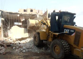 محافظ سوهاج يتابع ملف إزالة التعديات على النيل والمجاري المائية وأملاك الري . 32 - جريدة المساء