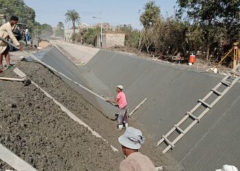 استمرار أعمال تبطين وتأهيل 63 ترعة في اسيوط 21 - جريدة المساء