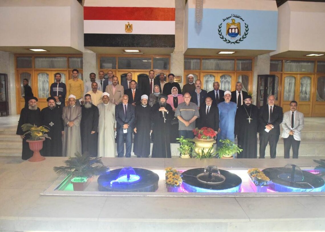 محافظ أسيوط يترأس اجتماع مجلس أمناء بيت العائلة المصرية 15 - جريدة المساء