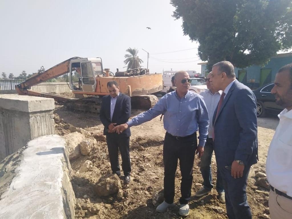 محافظ سوهاج يتفقد أعمال إنشاء عدد من الكباري في دار السلام 19 - جريدة المساء
