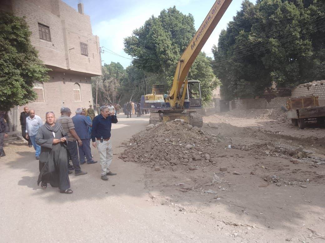 إزالة تعد على ترعة بمركز أبنوب في اسيوط 17 - جريدة المساء