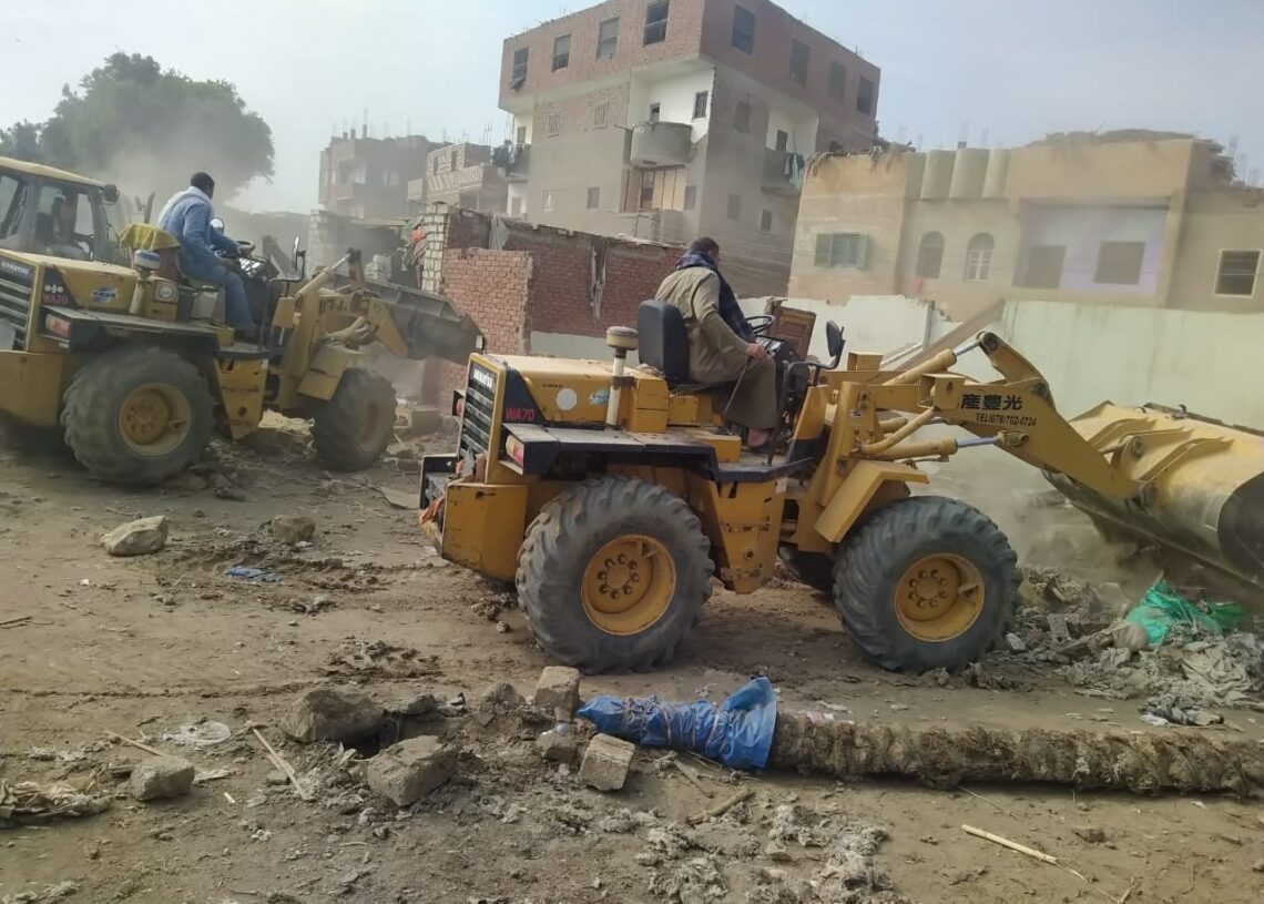 إزالة 133 حالة تعدي علي الترع والمصارف بقري الفشن 15 - جريدة المساء