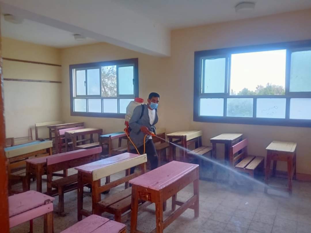 رش وتطهيرلمدارس دسوق لمواجهة فيروس كورونا 19 - جريدة المساء رش وتطهيرلمدارس دسوق لمواجهة فيروس كورونا 18 - جريدة المساء
