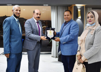 محافظ أسوان يستقبل وفد الباحثين بالقافلة العلاجية الإرشادية البيطرية التابعة لوزارة الزراعة 30 - جريدة المساء