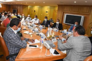 الداودى والهلباوى .. بحثا خطة التنمية المتكاملة والمستدامة بمحافظة قنا ٢٠٣٠ 27 - جريدة المساء