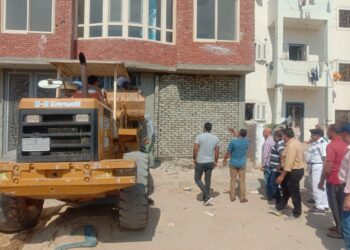 حملات لإزالة مخالفات تغيير النشاط للمحال والوحدات السكنية بمدينتى الشيخ زايد والعاشر من رمضان 33 - جريدة المساء