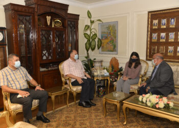 مسئولو الوكالة الأمريكية للتنمية يزورون أسيوط لمناقشة الموقف التنفيذي للمشروعات 17 - جريدة المساء