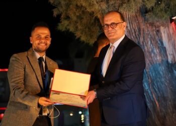 السفير التونسى يكرم مازن الغرباوى رئيس مهرجان شرم الشيخ المسرحى 28 - جريدة المساء