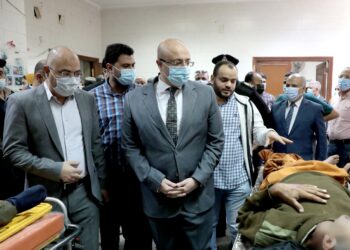 محافظ بني سويف يزرو مصابي تصادم لوري شرطة بسيارة نقل 27 - جريدة المساء