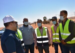 محافظ أسوان : الانتهاء من ازدواج طريق ابوسمبل في يوليو المقبل 24 - جريدة المساء