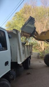 حملة مكبرة لإزالة مخلفات الرى بنجوع الأوسط قمولا بقنا 24 - جريدة المساء