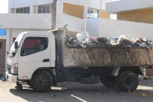 محافظ قنا يوجه بسرعة إزالة القمامة من شوارع "دشنا" .. صور 21 - جريدة المساء