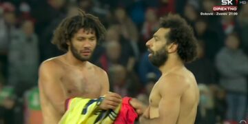 صلاح والننى يتبادلان القمصان 2 - جريدة المساء صلاح والننى يتبادلان القمصان 1 - جريدة المساء