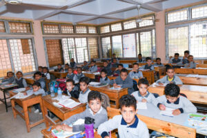 محافظ قنا يتابع انتظام الدراسة بمدرسة اللغات الإبتدائية بالألومنيوم  31 - جريدة المساء