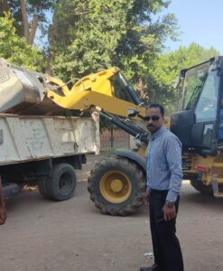 "السمان" يقود حملة مكبرة لإزالة مخلفات الرى بقرية البحرى قمولا بقنا .. صور 21 - جريدة المساء