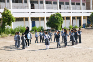 محافظ قنا يتابع انتظام الدراسة بمدرسة اللغات الإبتدائية بالألومنيوم  25 - جريدة المساء