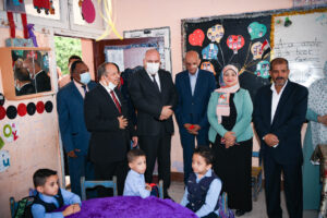 محافظ قنا يتابع انتظام الدراسة بمدرسة اللغات الإبتدائية بالألومنيوم  27 - جريدة المساء