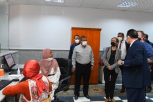 وفد البنك الدولى يتفقد المركز التكنولوجى بقفط 33 - جريدة المساء