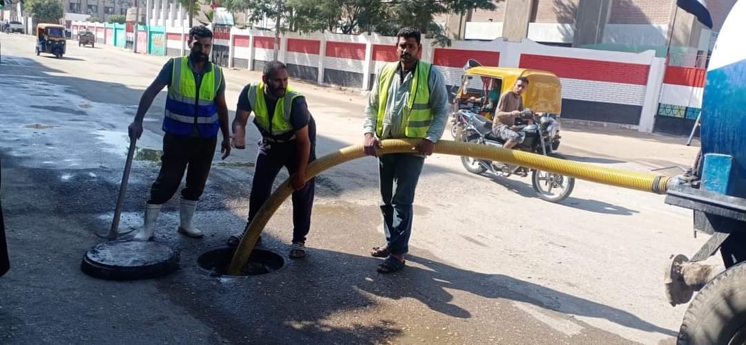 استعداداً للشتاء..تطهير شبكات الصرف الصحي بأبوحماد 19 - جريدة المساء