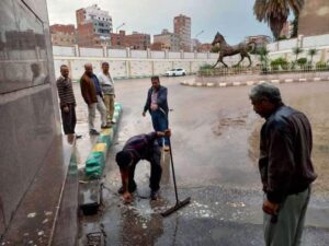 عمال مجالس المدن بالشرقية.. خلايا نحل بالشوارع والميادين لشفط المياه 24 - جريدة المساء عمال مجالس المدن بالشرقية.. خلايا نحل بالشوارع والميادين لشفط المياه 23 - جريدة المساء