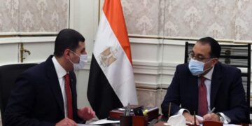 رئيس الوزراء يتابع مع "عبدالوهاب" أنشطة هيئة الاستثمار والمناطق الحرة 2 - جريدة المساء رئيس الوزراء يتابع مع "عبدالوهاب" أنشطة هيئة الاستثمار والمناطق الحرة 1 - جريدة المساء