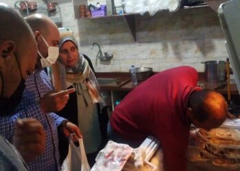 اعدام 438 كجم لحوم مفرومة وداوجن فاسدة وتشميع محل كباب بـ" تلا" 17 - جريدة المساء