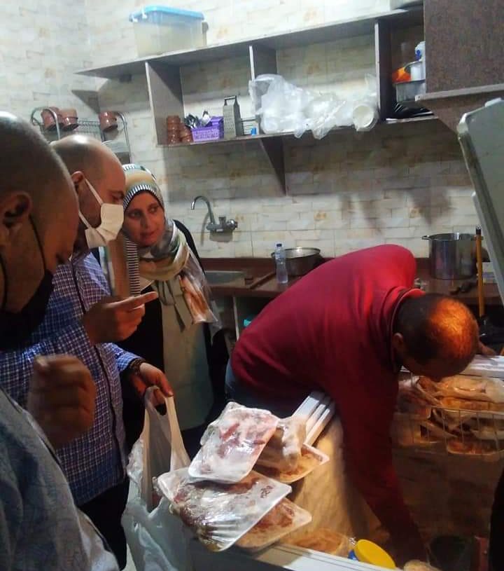 اعدام 438 كجم لحوم مفرومة وداوجن فاسدة وتشميع محل كباب بـ" تلا" 18 - جريدة المساء اعدام 438 كجم لحوم مفرومة وداوجن فاسدة وتشميع محل كباب بـ" تلا" 17 - جريدة المساء